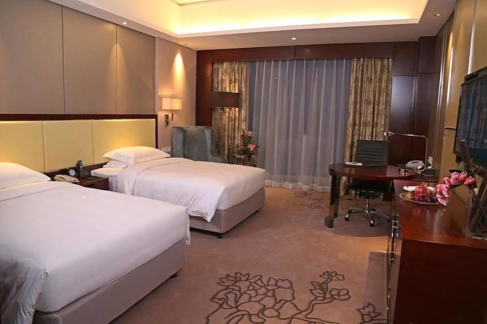 Guangzhou Changfeng Gloria Plaza Hotel מראה חיצוני תמונה