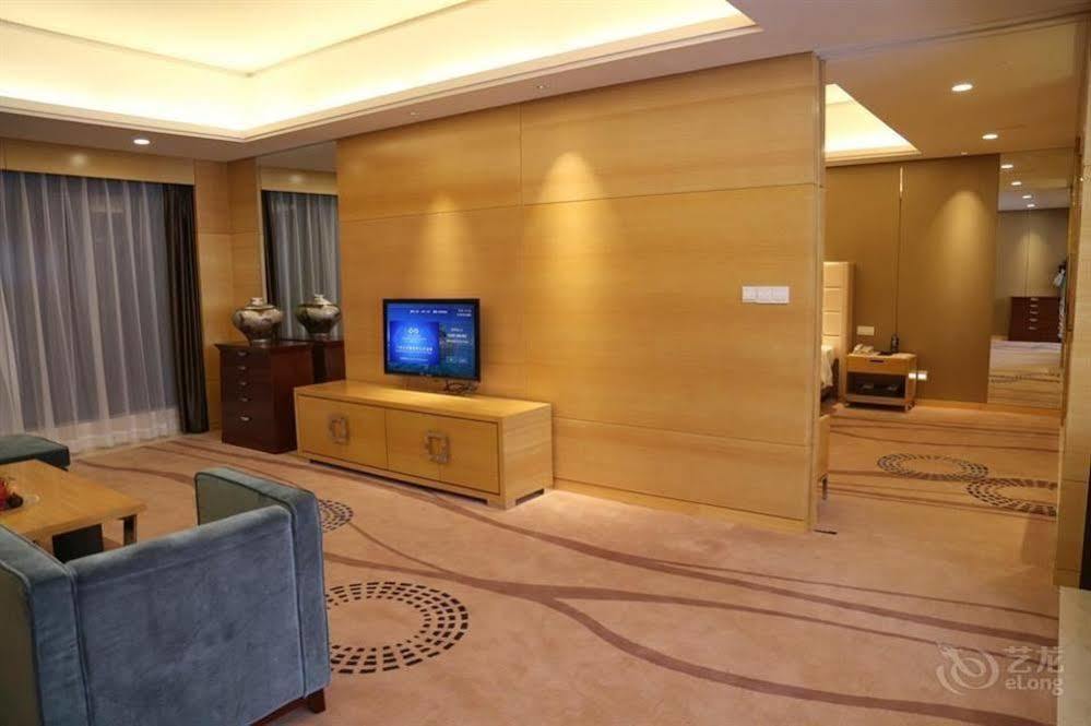 Guangzhou Changfeng Gloria Plaza Hotel מראה חיצוני תמונה